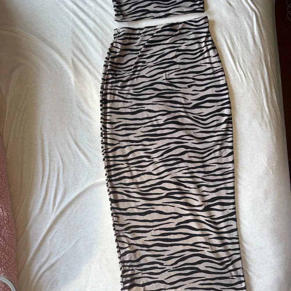 Two piece - Picture 3 of 3